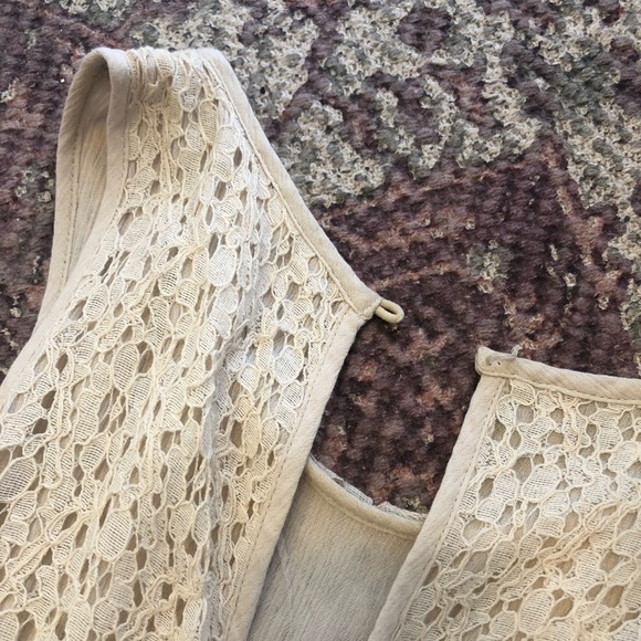 Cream Lace Romper from Francesca’s - Picture 3 of 4